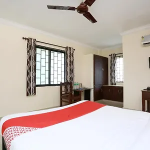 Oyo 3309 Anjam Smrithi Mandiram Thrissur